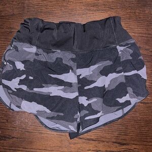 XS black camo Athleta shorts
